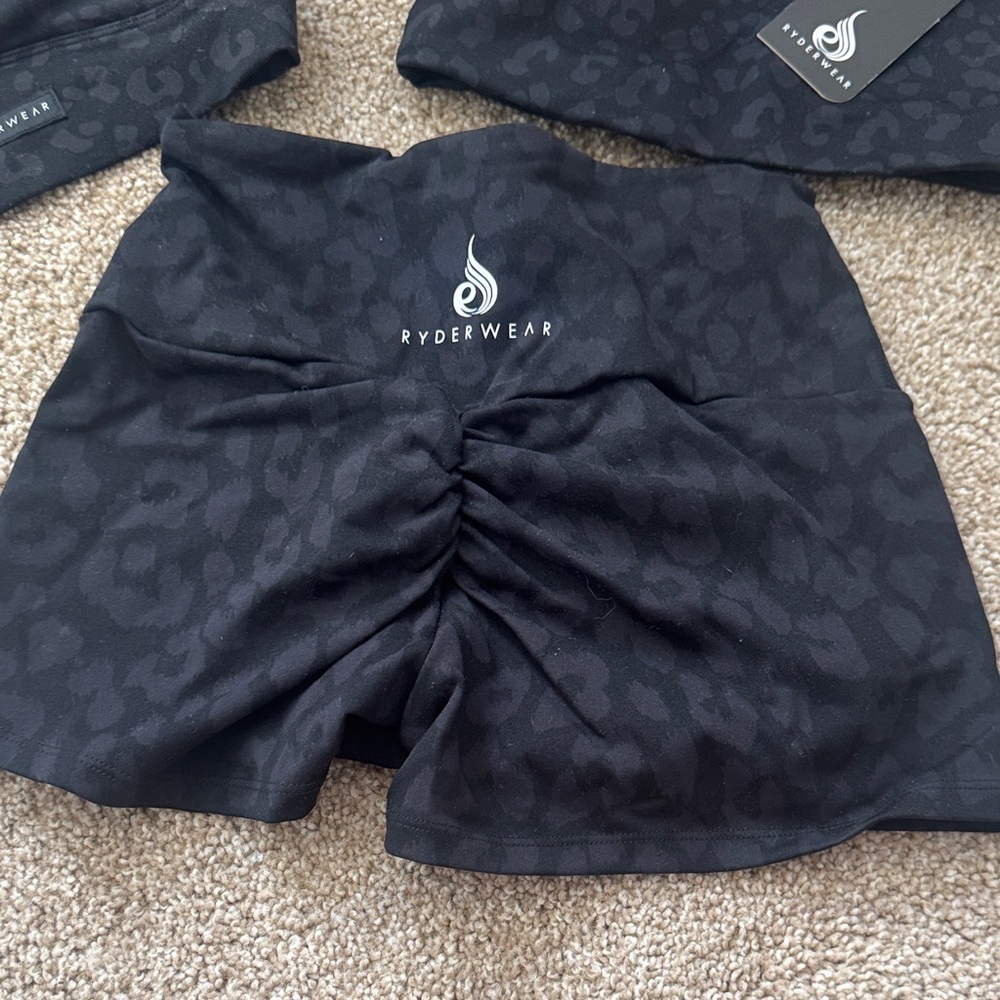 Ryderwear Black Leopard Sports Bra and Shorts - Picture 4 of 4